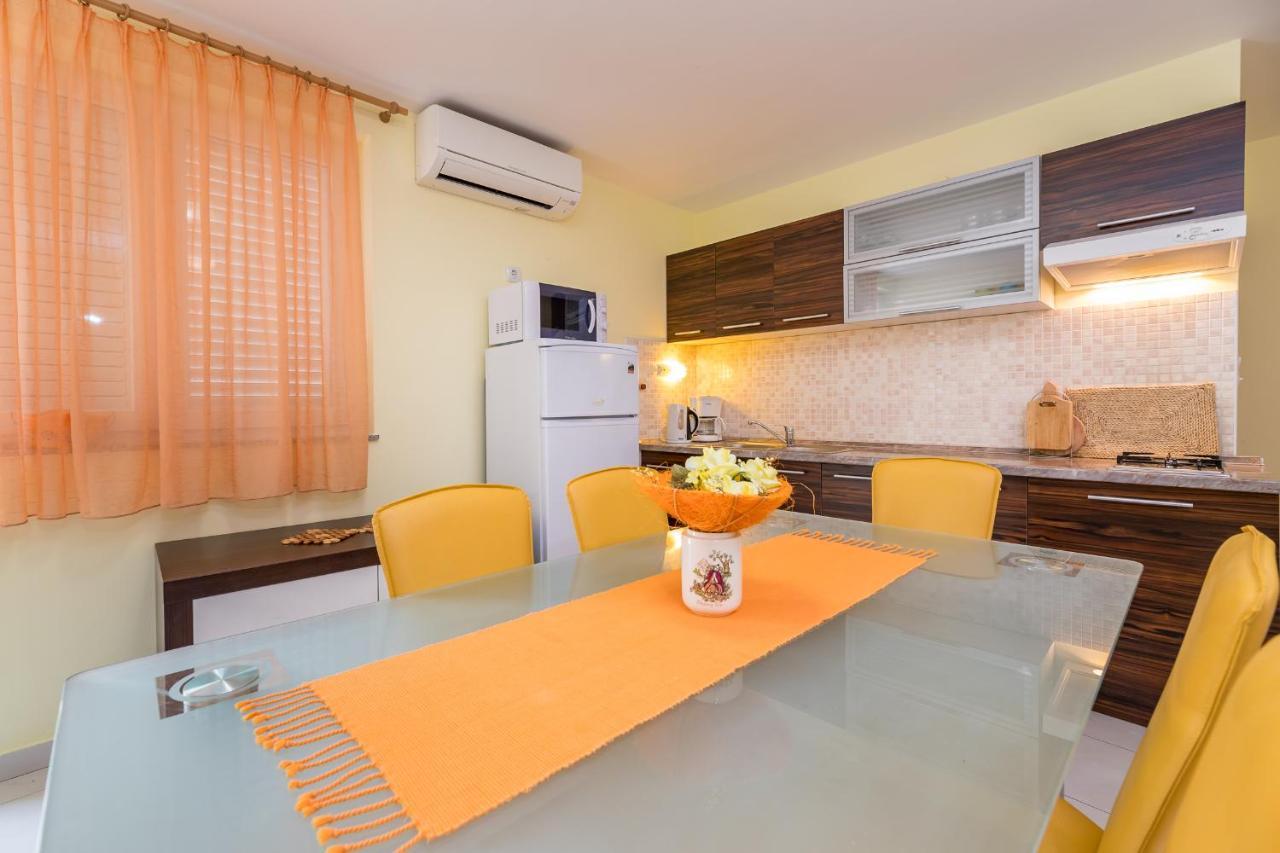 Apartments Ljubica Garden Baska  Bagian luar foto